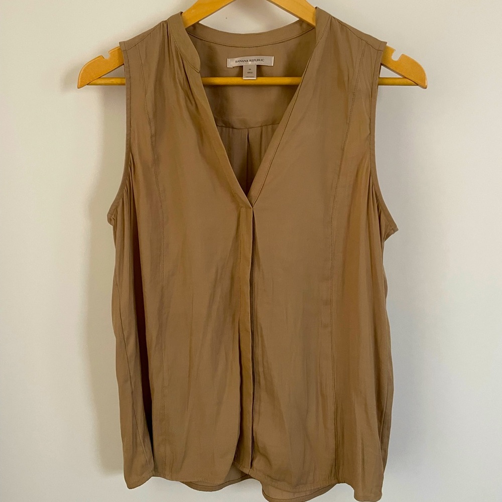 Banana Republic, Essential Sleeveless M Beige 100% Polyester.